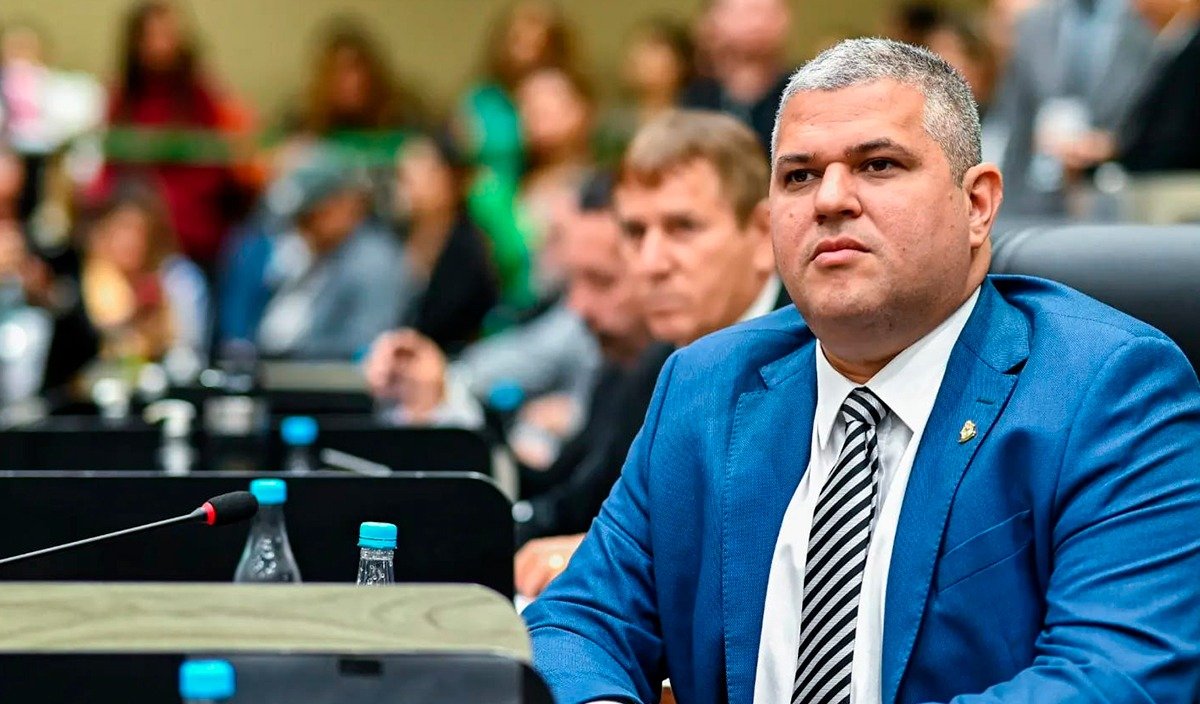 Vereador  Elan Alencar (DC) é cassado por suspeita de fraude à cota de gênero