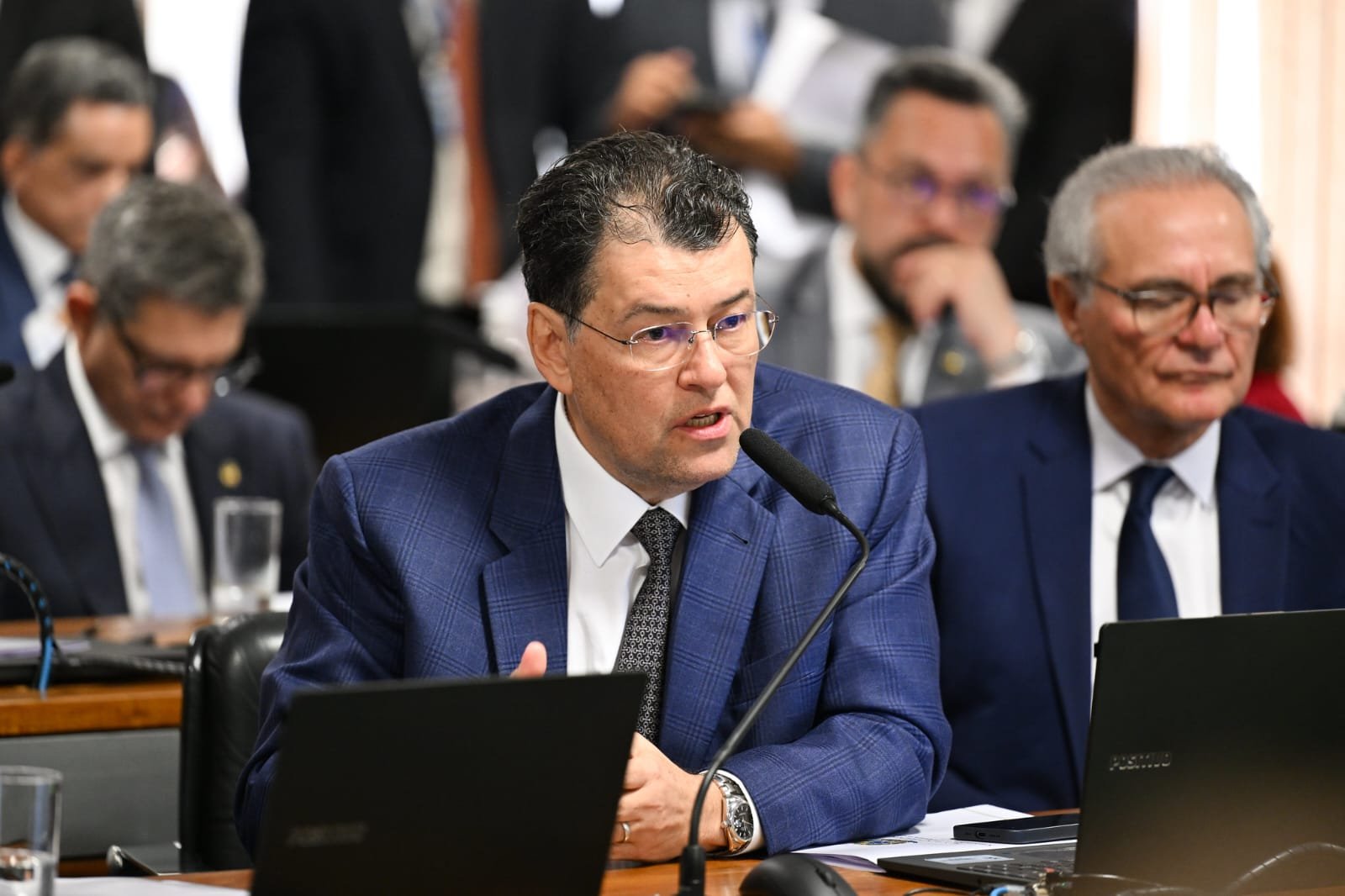 Eduardo Braga celebra aprovação da MP que amplia gratuidade na conta de luz
