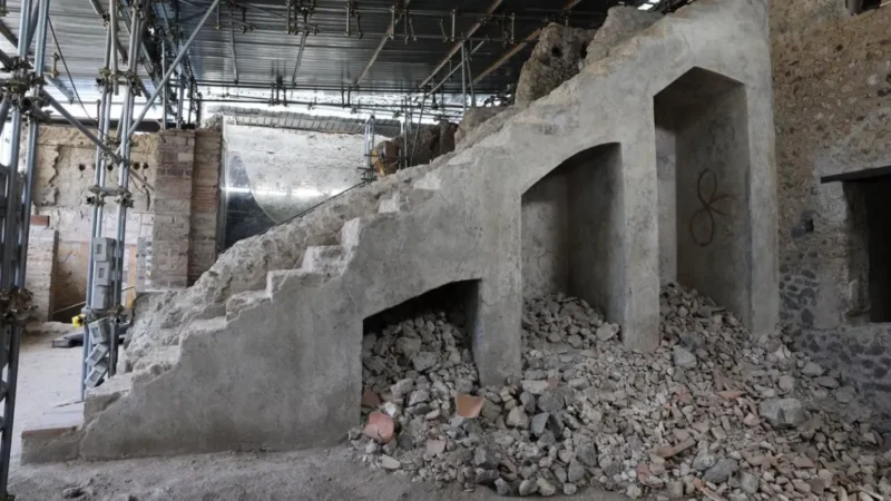 Escadaria monumental revela possível torre perdida na antiga Pompeia