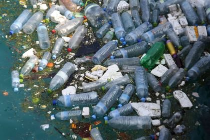 Lixo contaminou gravemente quase metade dos ambientes aquáticos do mundo